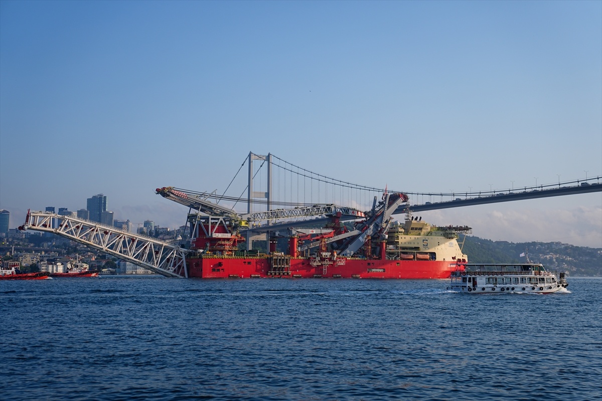 JSD6000, İstanbul Boğazı\'ndan Geçti