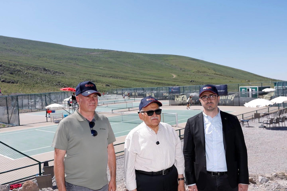 Başkan Büyükkılıç, Erciyes\'teki Dünya Tenis Turu\'nu izledi