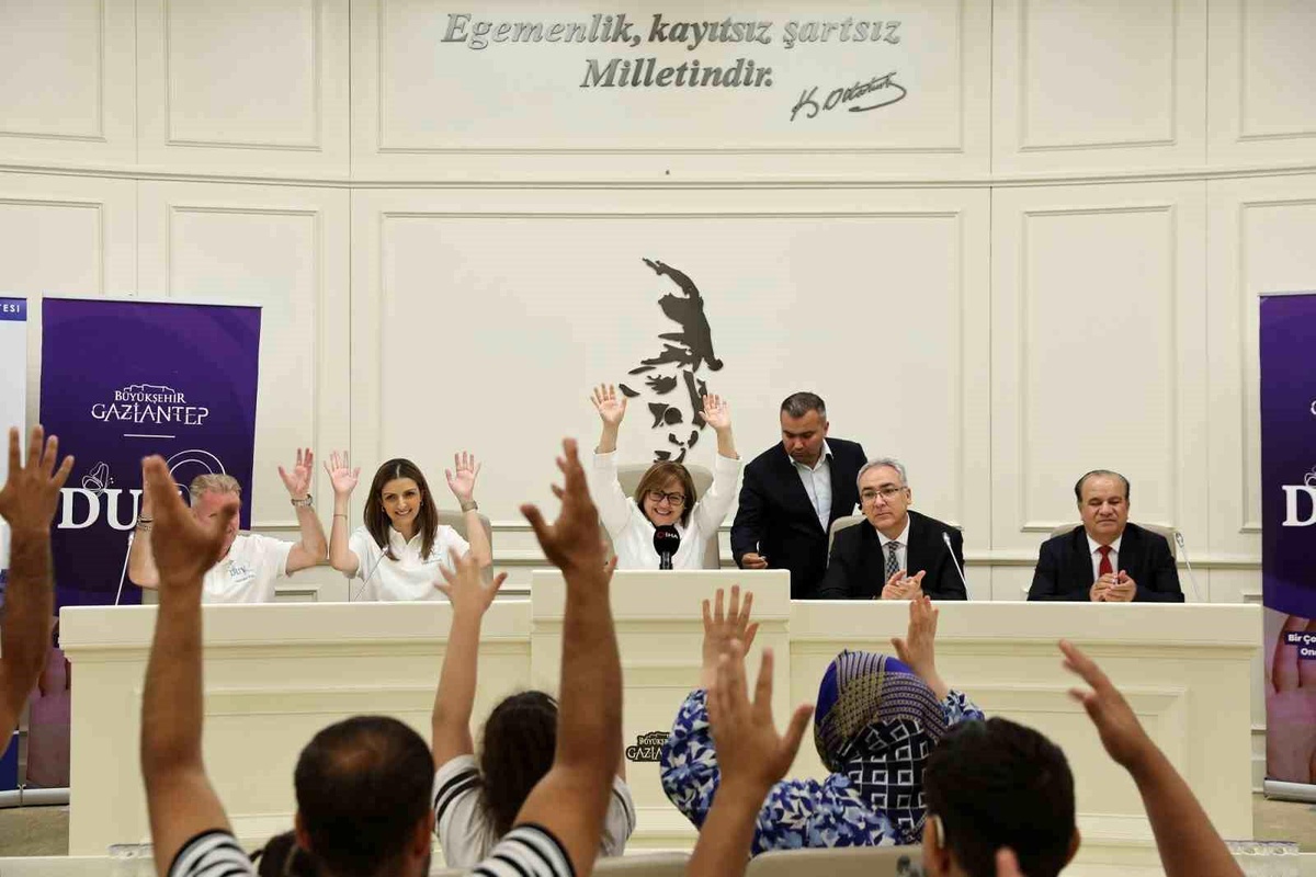 Depremzede 44 işitme kayıplı çocuk yeniden duydu