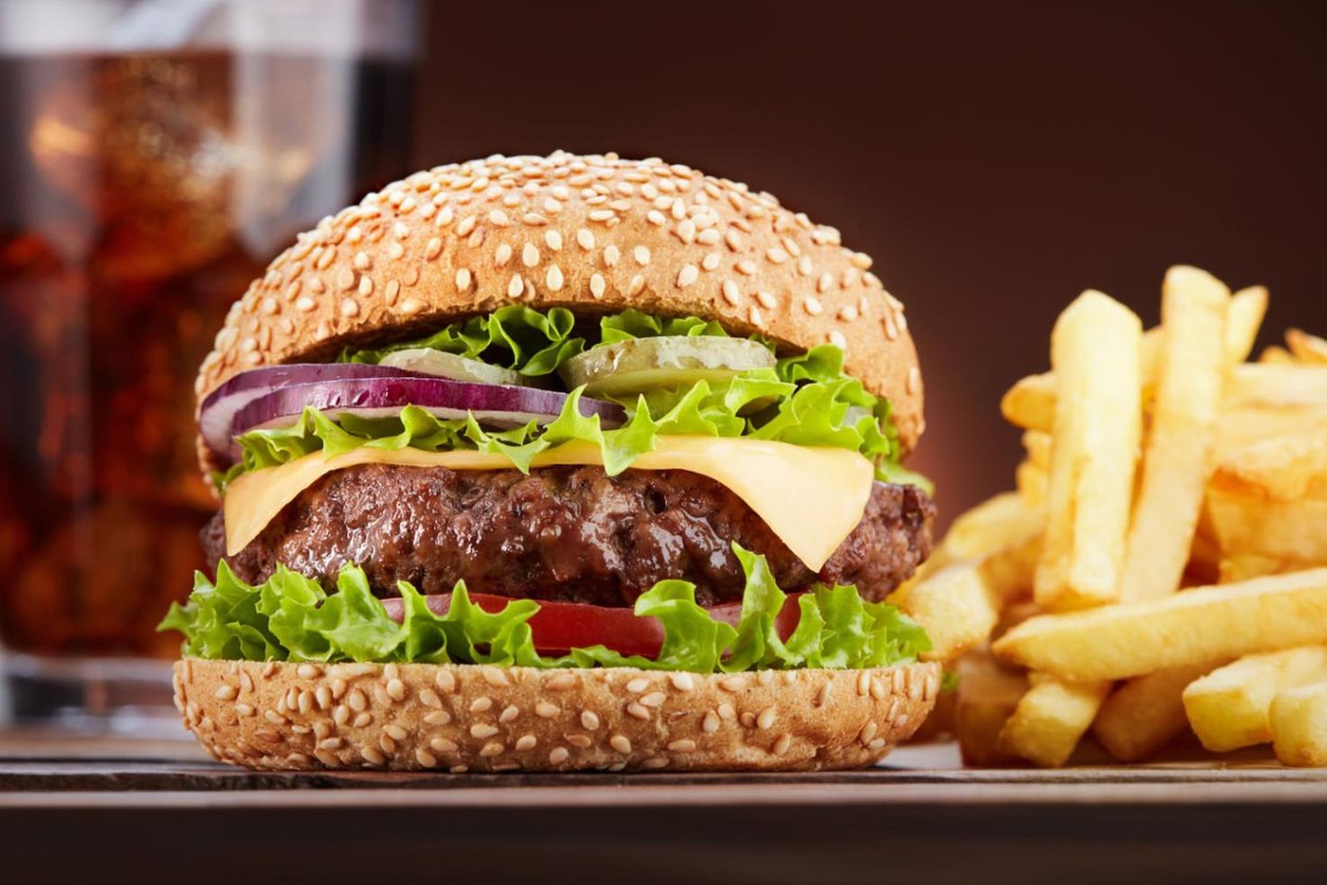 Hamburger yerken fark etmedi! Hayatı kabusa döndü
