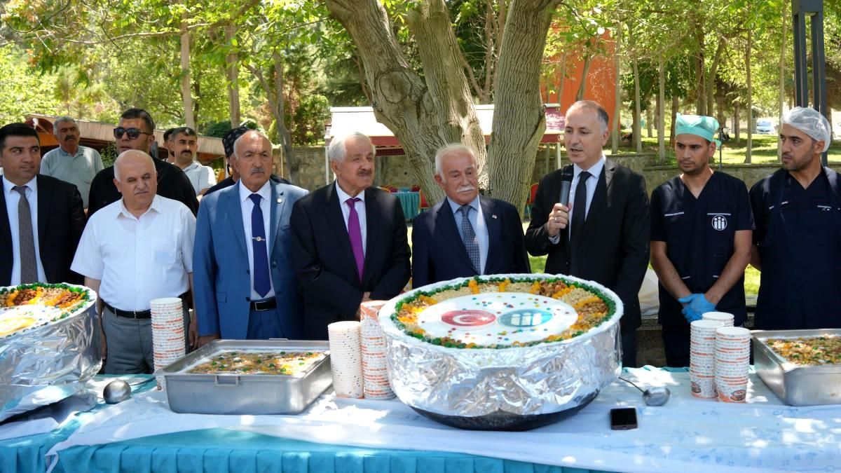 İnönü Üniversitesinde geleneksel aşure ikramı