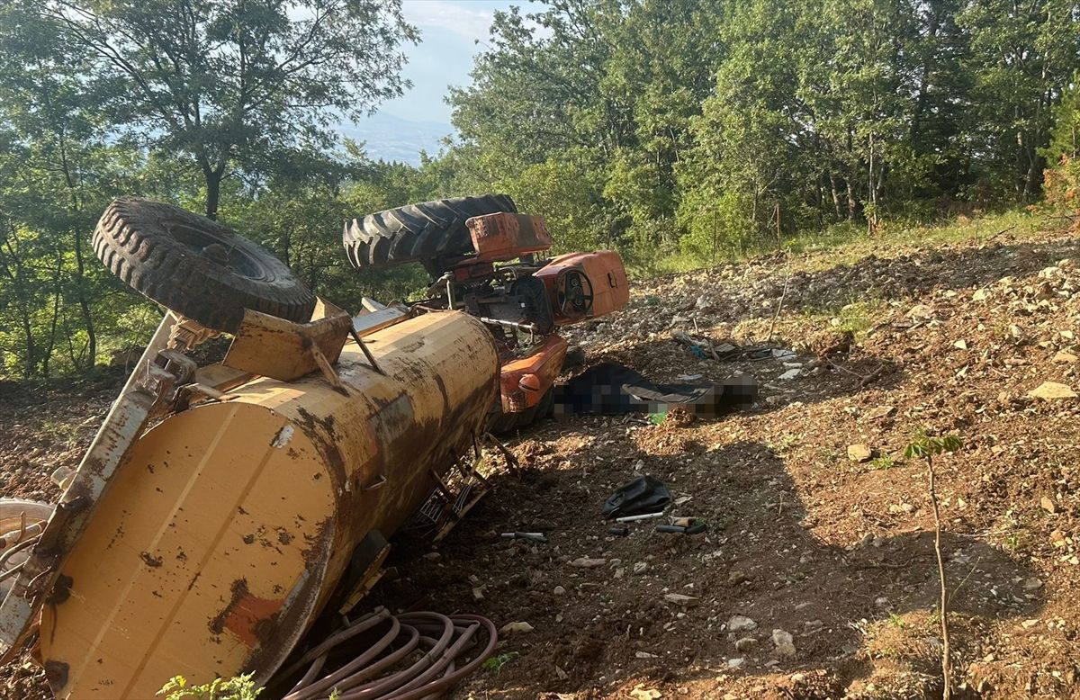 Traktör Devrildi, Çiftçi Hayatını Kaybetti