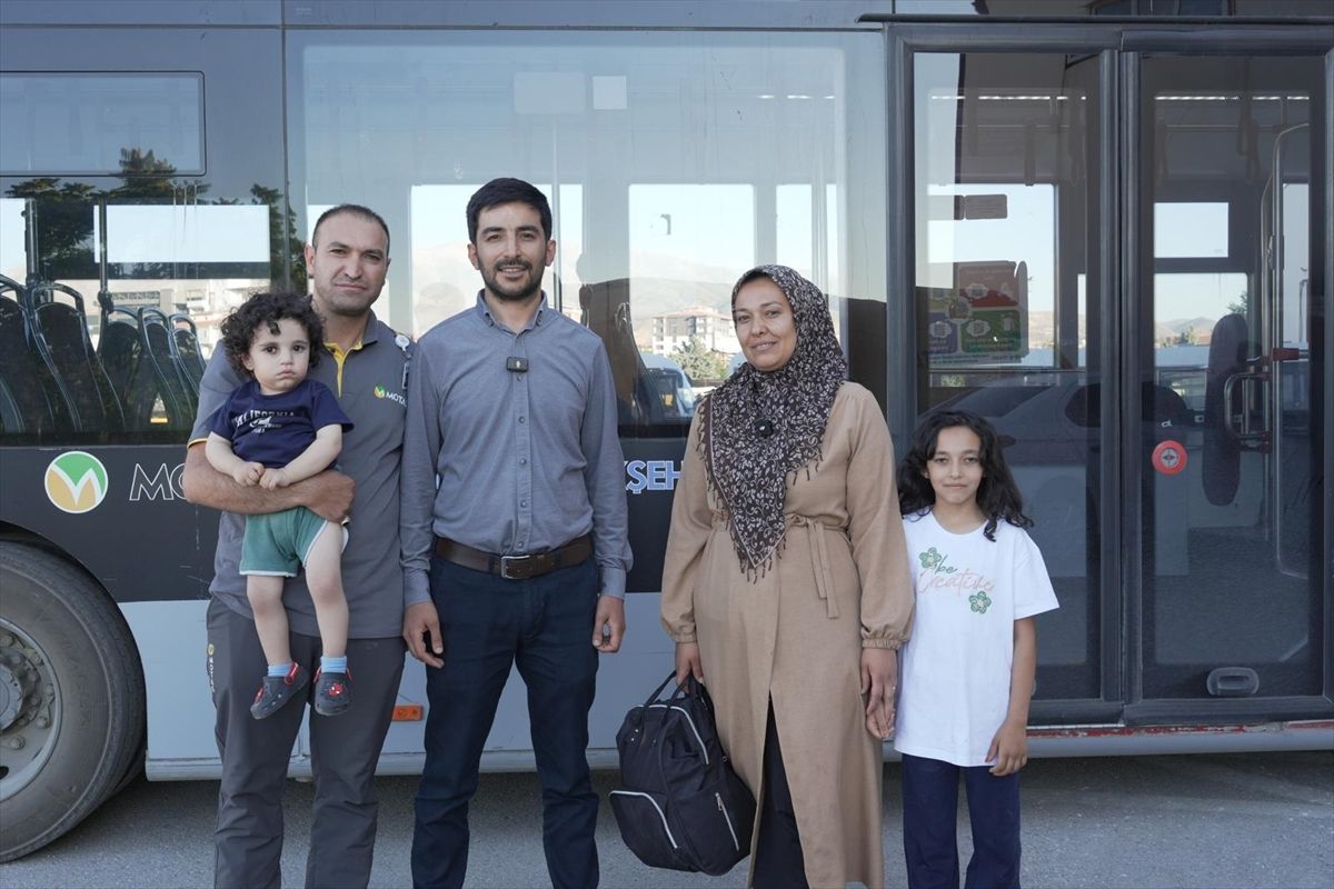 Dürüst Şoför Unutulan Çantayı Sahibine Ulaştırdı