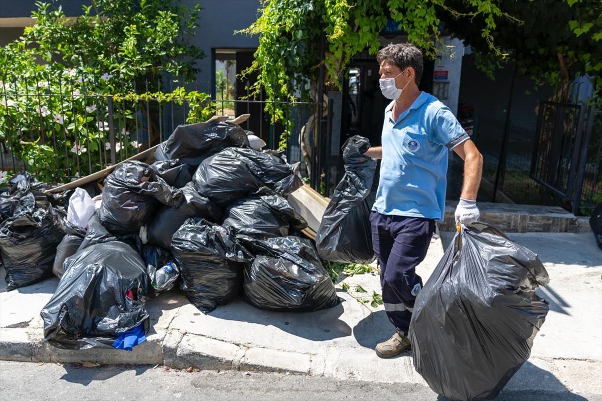 Mersin\'den 5 Kamyon Çöp Çıkarıldı