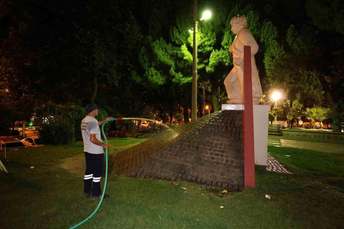 Şehzadeler\'de gece sulama dönemi