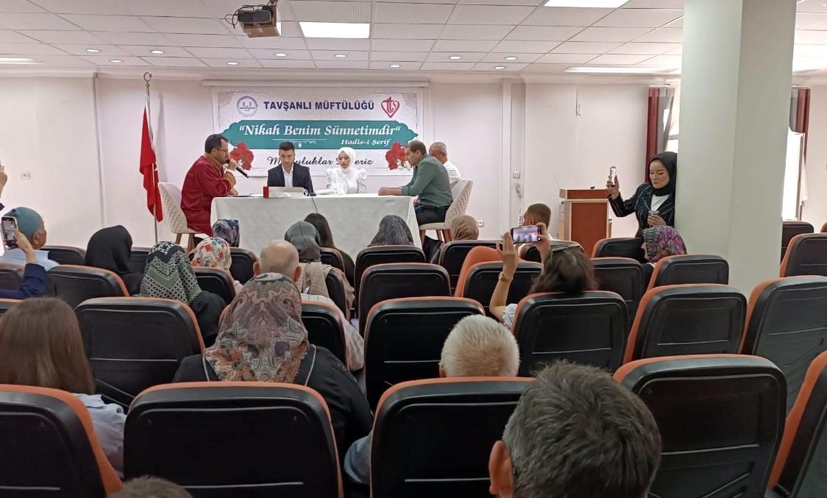 Tavşanlı\'da 62 Çift Resmi Nikah Kıyıldı