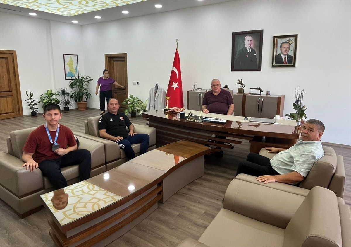 Ali Kağan Şentürkoğlu, Kaymakam\'ı Ziyaret Etti