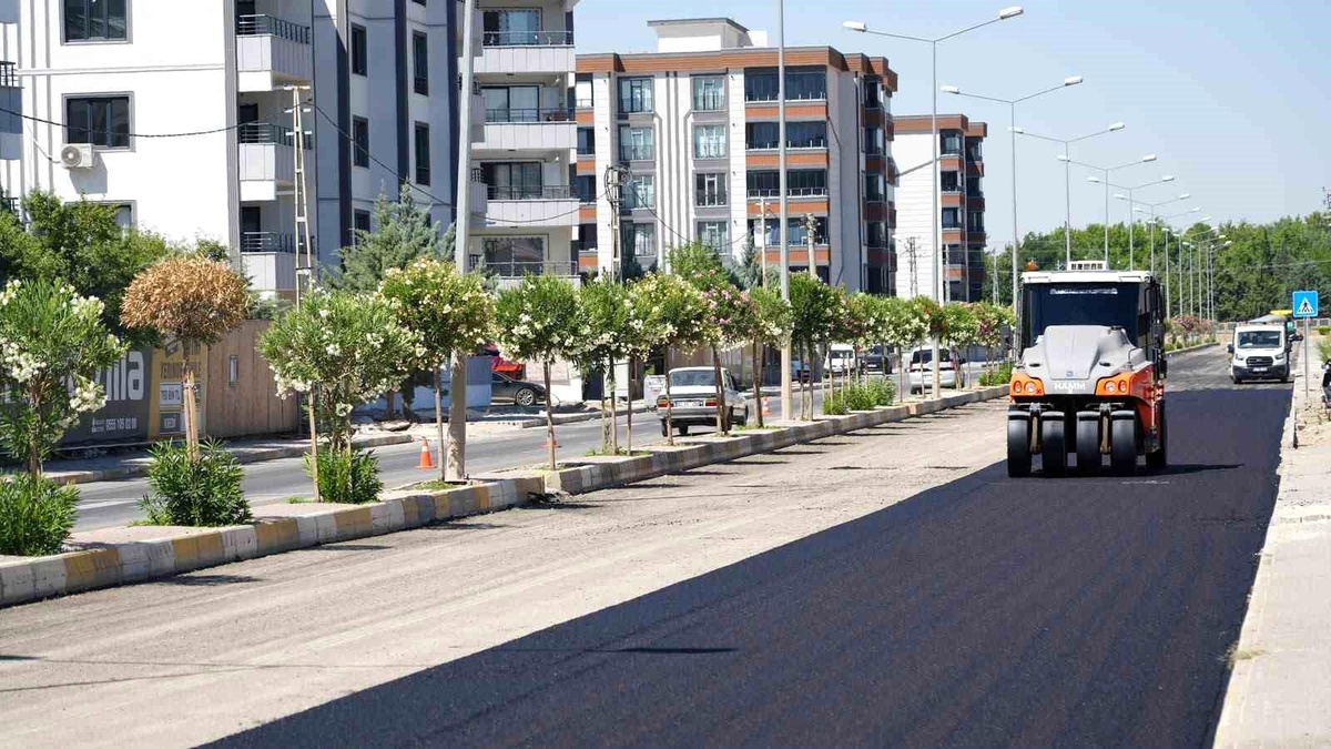 Üçüncü çevre yolunda asfalt çalışması yapılıyor