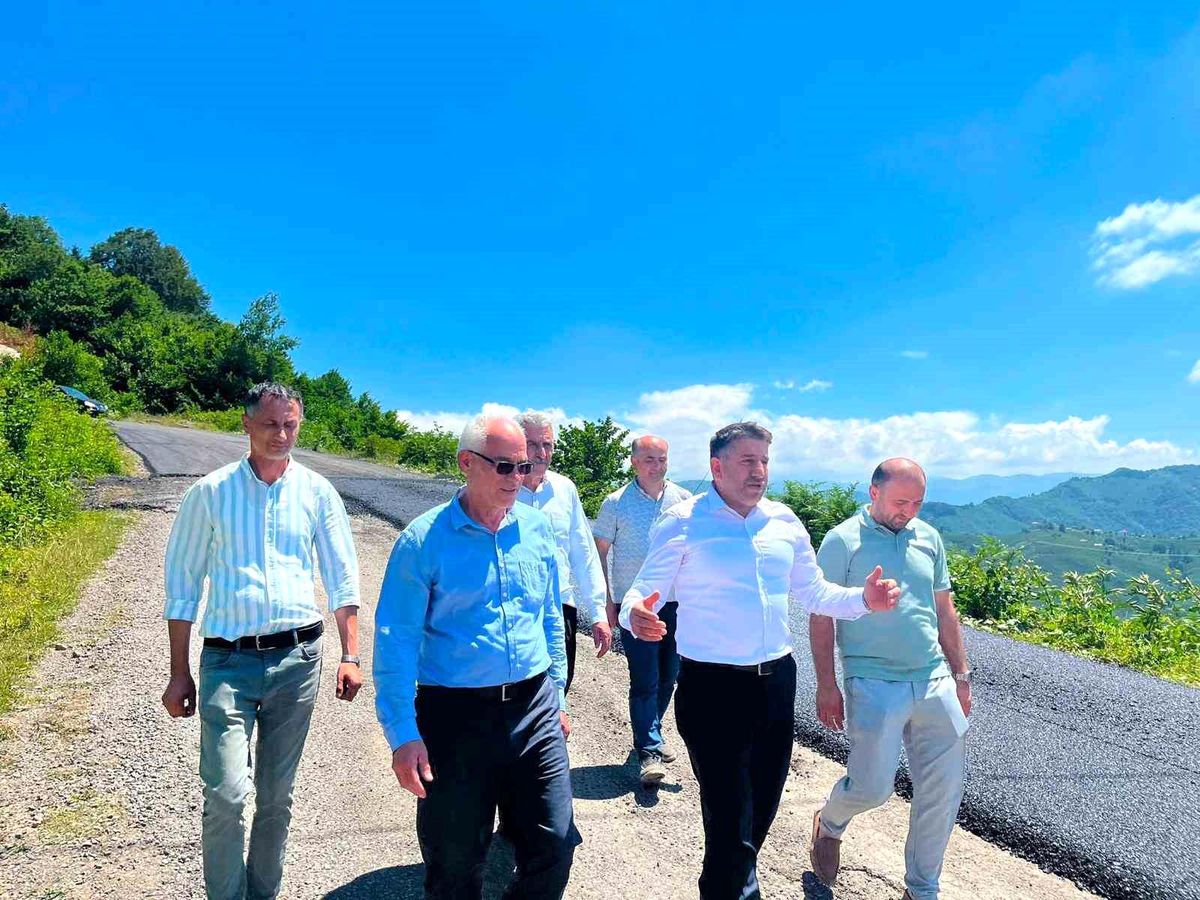 Ulubey\'de yol çalışmaları sürüyor