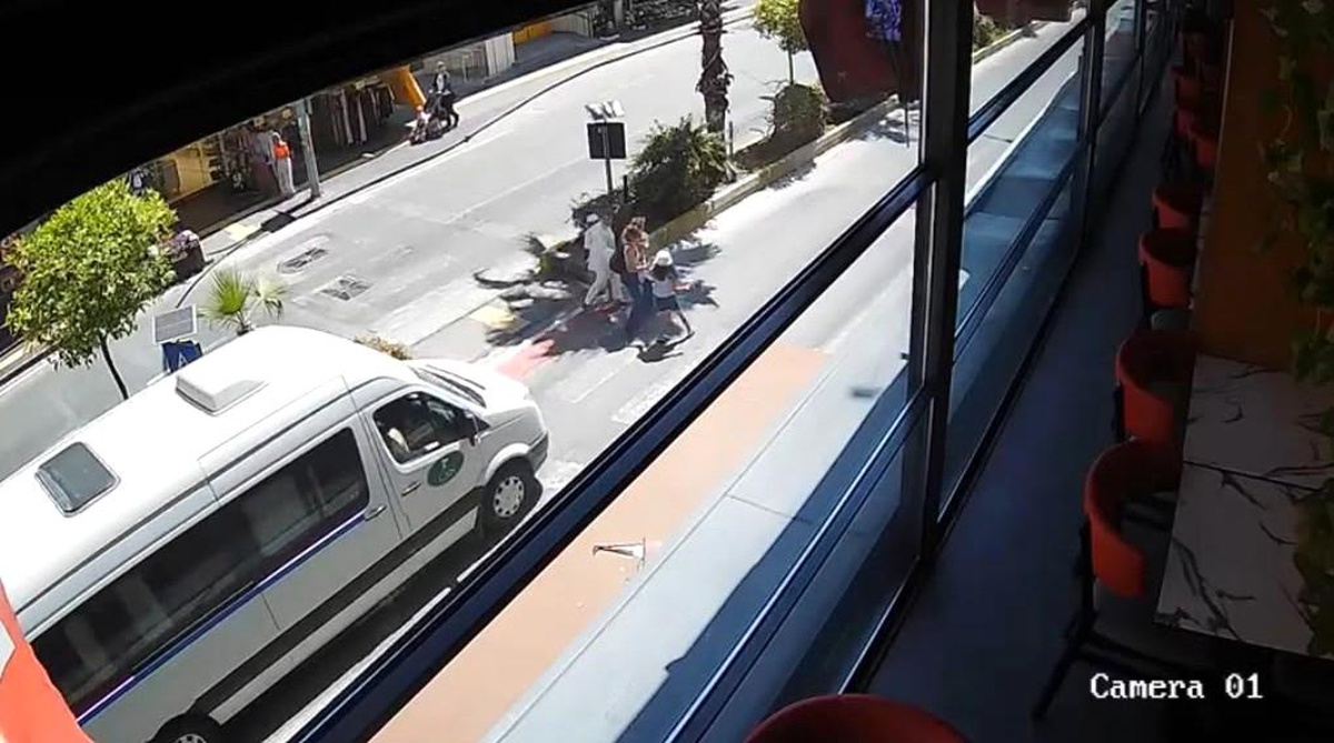 Minibüse Çarpan Araç Kazası Kamerada