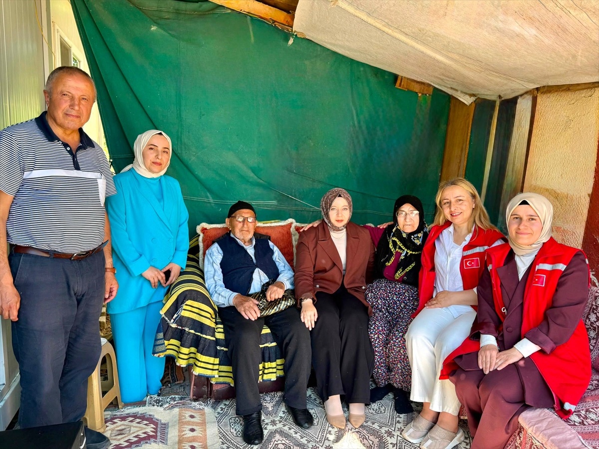 Kaymakam Altın\'dan Yaşlılara Sürpriz Doğum Günü Ziyareti