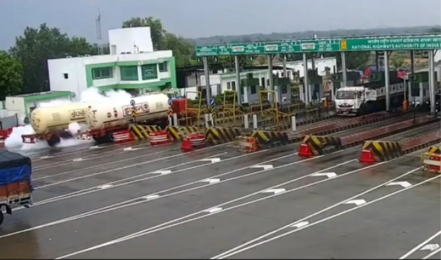 Gişe bariyerlere çarpan tanker alev topuna döndü: 5 kişi hayatını kaybetti