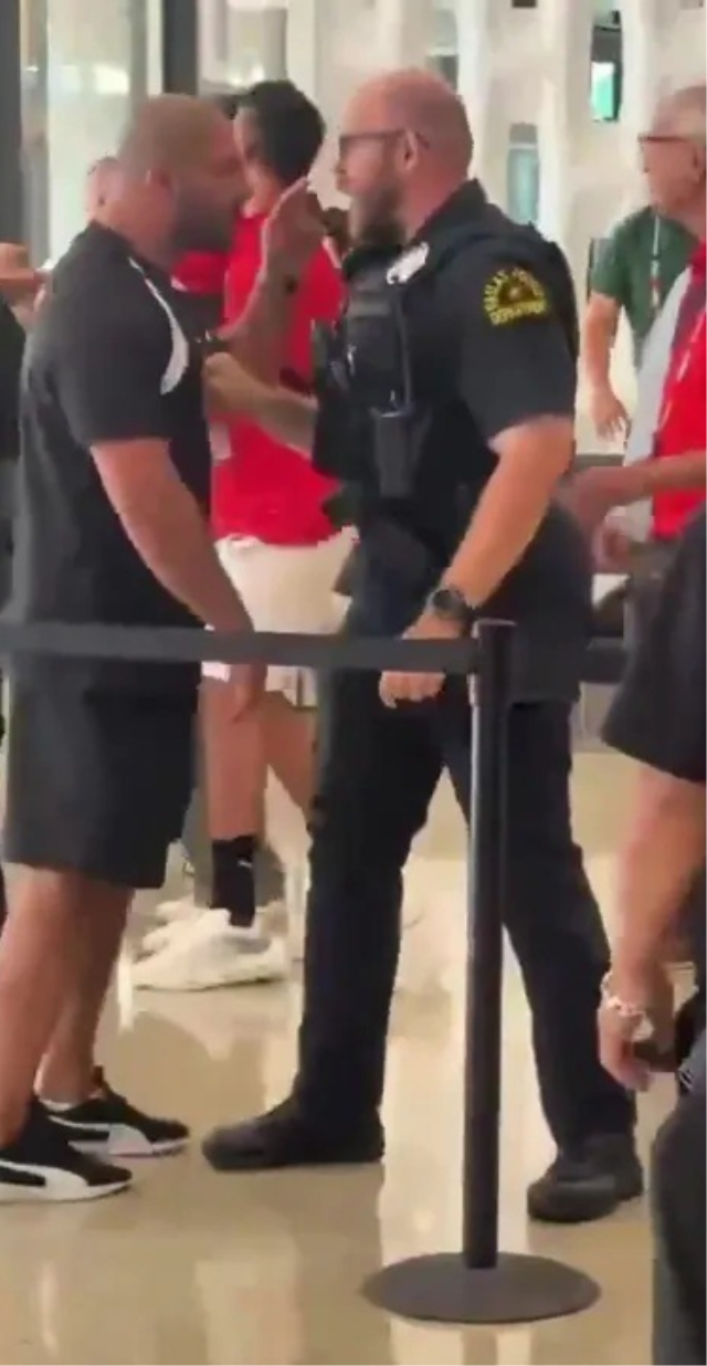 Dünya Kupası'nda polis terörü! Abd polisi Mısır efsanesini darbetti!