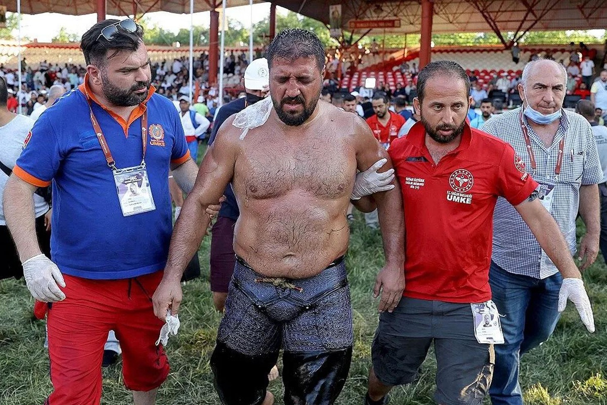 665. Tarihi Kırkpınar Yağlı Güreşleri\'nde 1. tur sonuçlandı! Efsane isim Recep Kara\'dan veda