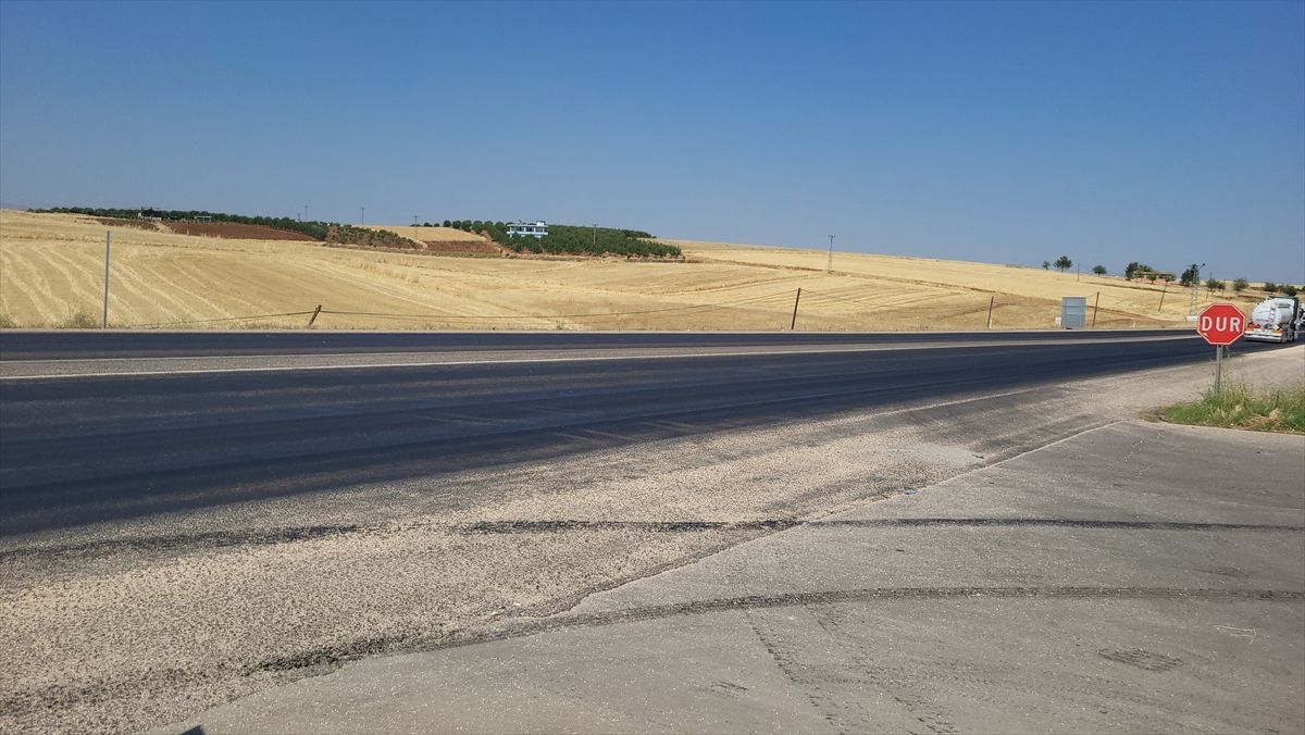 Adıyaman\'da Aşırı Sıcaklar Asfalti Eriyi