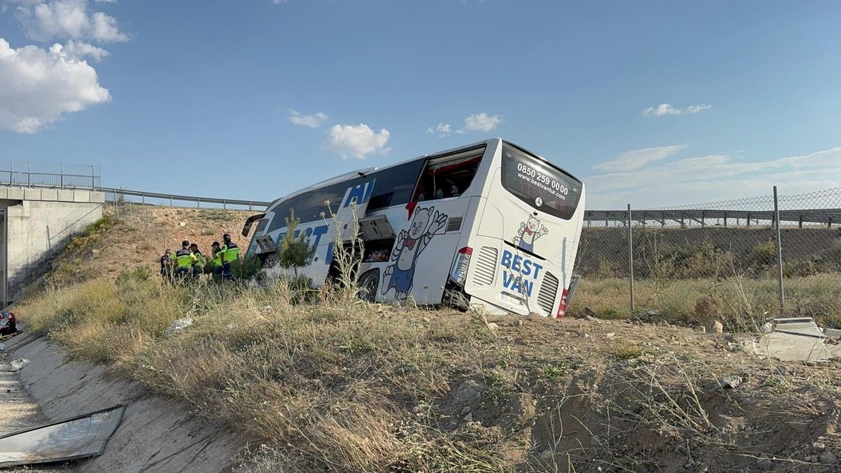 Aksaray\'da Otobus Kazasında 40 Yaralı