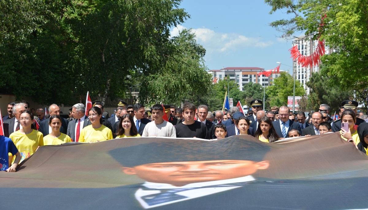 Atatürk\'ün Erzurum\'a Gelişi Kutlandı