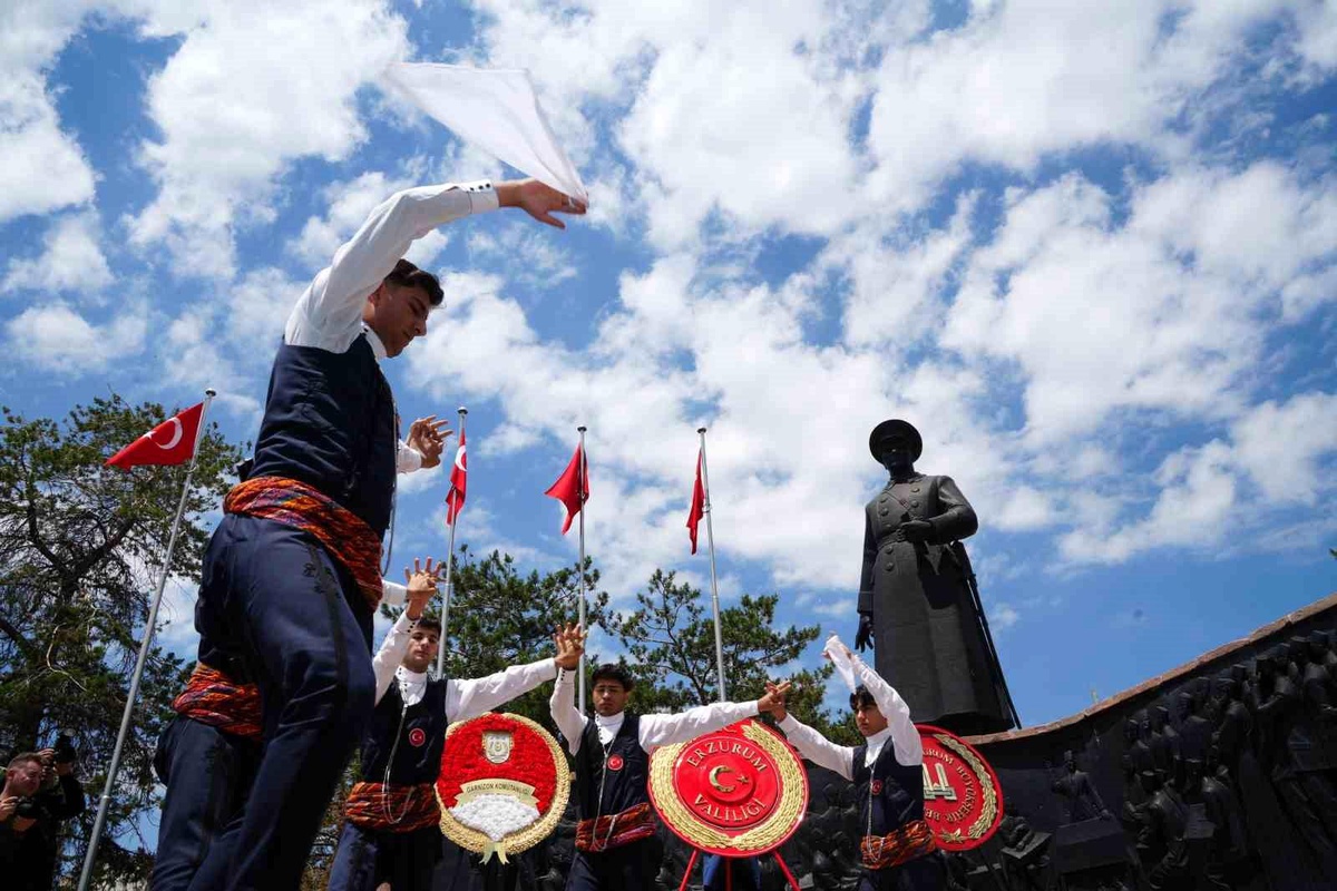 Atatürk\'ün Erzurum\'a gelişinin 107\'nci yıl dönümü törenle kutlandı