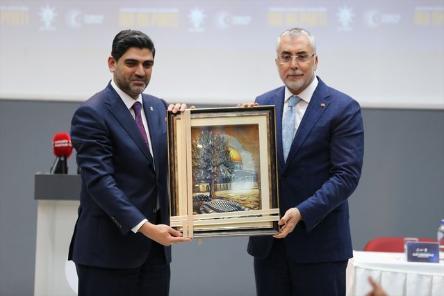 Bakan Işıkhan: Çeyrek asır değil, yarım asır da geçse aynı aşkla çalışacağız