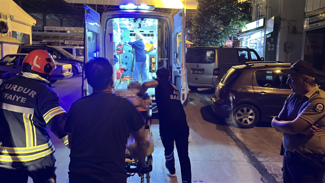 Burdur'da aracın içinde hareketsiz bulunan genç hastanede hayatını kaybetti
