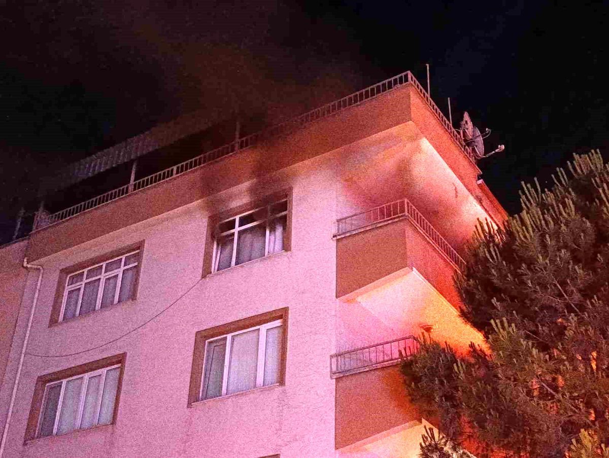 İnegöl\'de Apartman Yangını Paniğe Neden Oldu