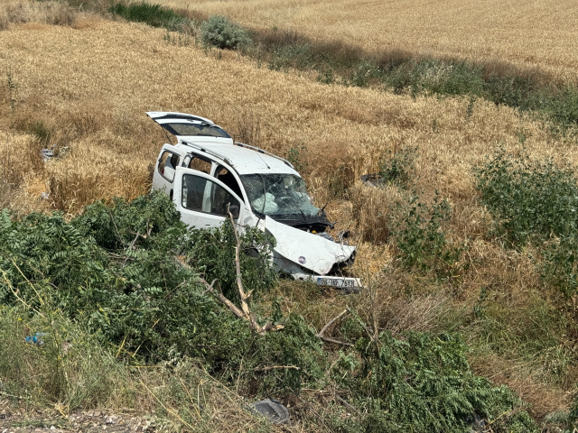 Çankırı'da hafif ticari araç ile otomobil çarpıştı: 3 kişi öldü, 4 kişi yaralandı