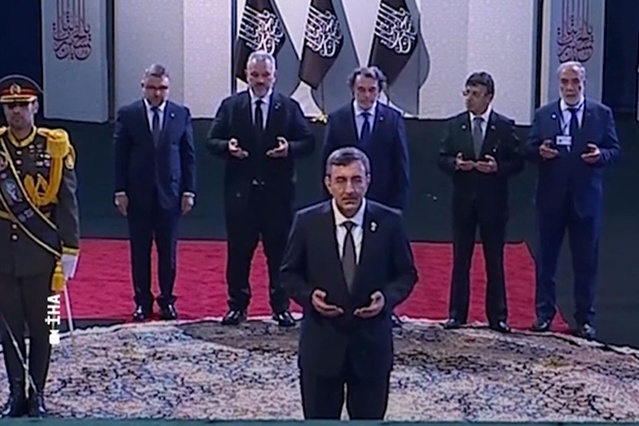 Cumhurbaşkanı Yardımcısı Yılmaz, Hamaney’in cenazesinin önünde dua okudu