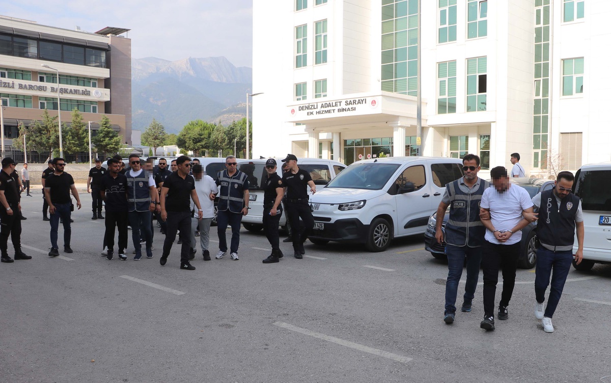 Denizli\'de Silahlı Kavga: 1 Ölü, 3 Yaralı