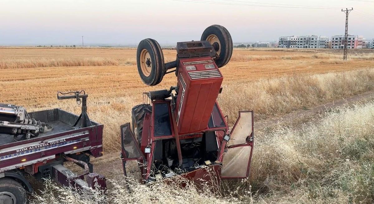 Suruç\'ta Traktör Devrildi, Sürücü Yaralanmadı