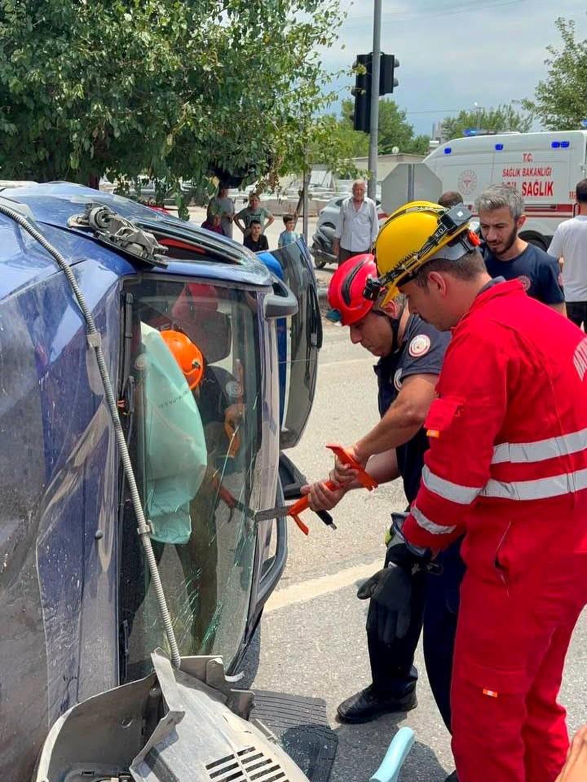 Hatay\'da Takla Atan Araçta Sürücü Yaralandı