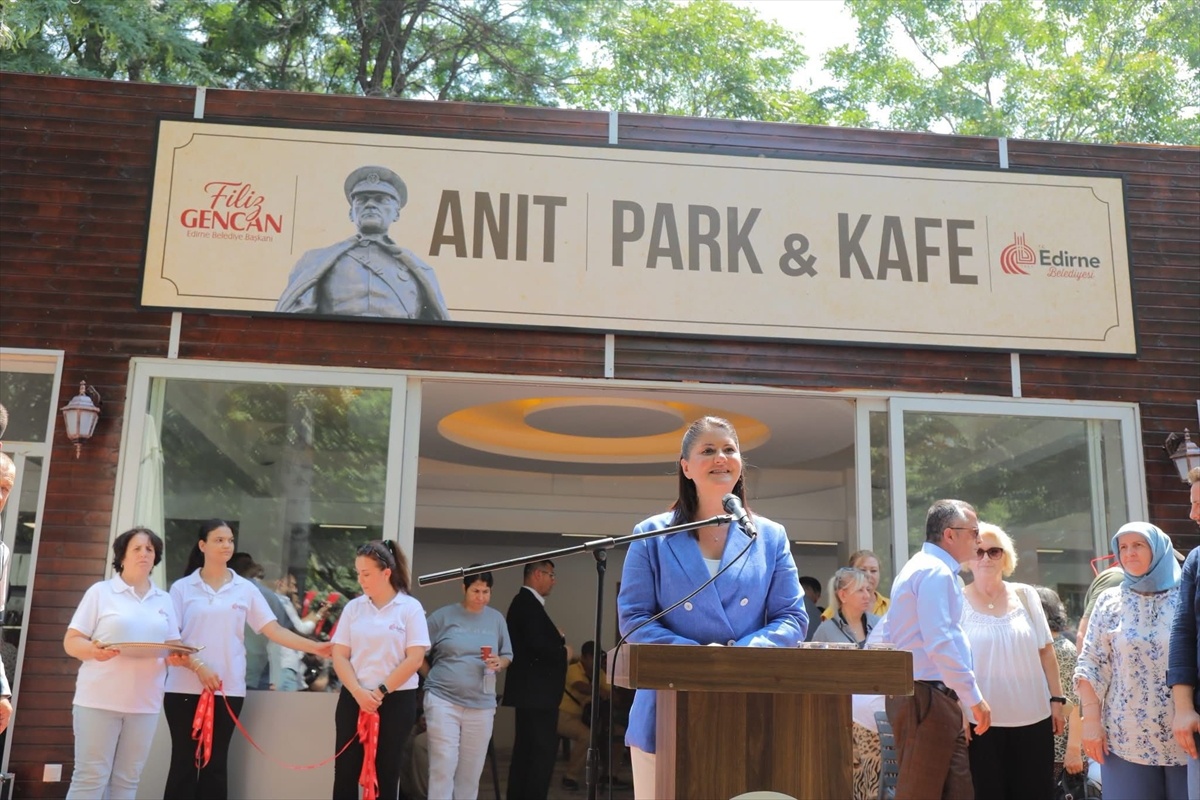 Anıt Park Kafe Yenilendi