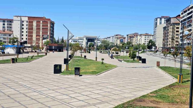 Elazığ’da Kavurucu Sıcaklar Sokakları Boş Bıraktı