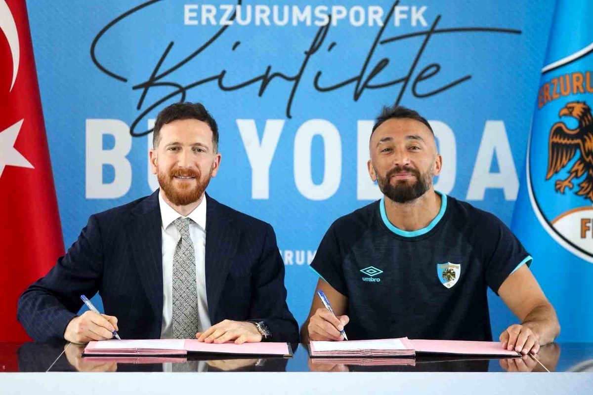 Erzurumspor FK\'da İç Transfer İmza Töreni