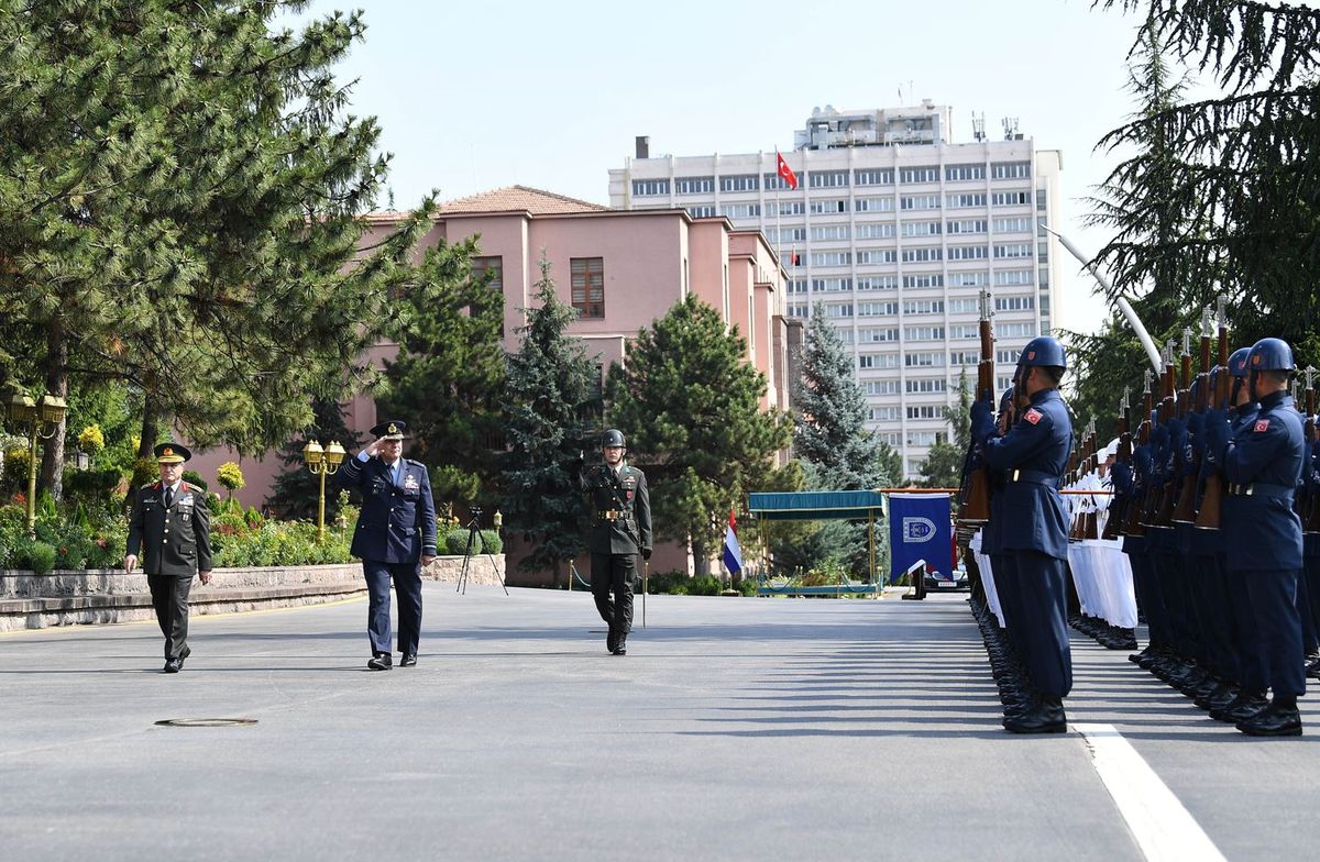 Bayraktaroğlu, Hollanda Genelkurmay Başkanı ile Görüştü