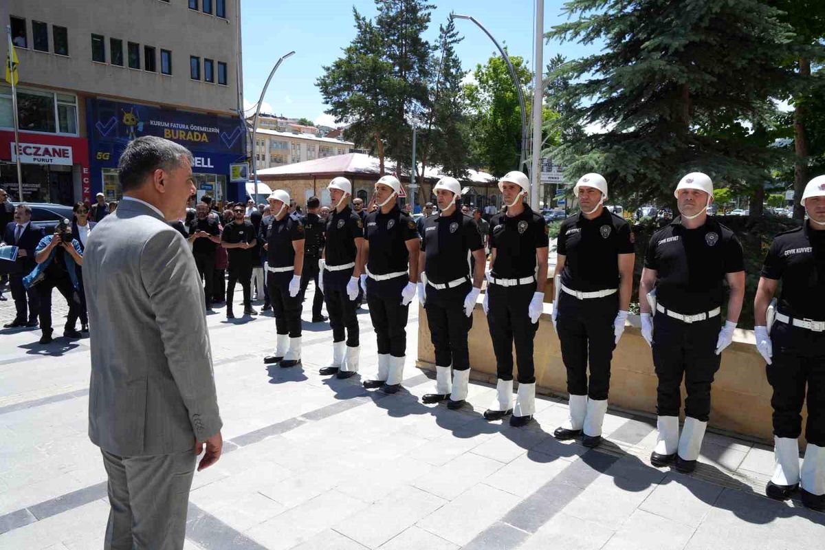 Bakan Çiftçi Bayburt\'ta Esnafla Buluştu