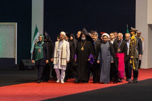 İran Hamaney'e veda ediyor! Türkiye'den isimler de törende