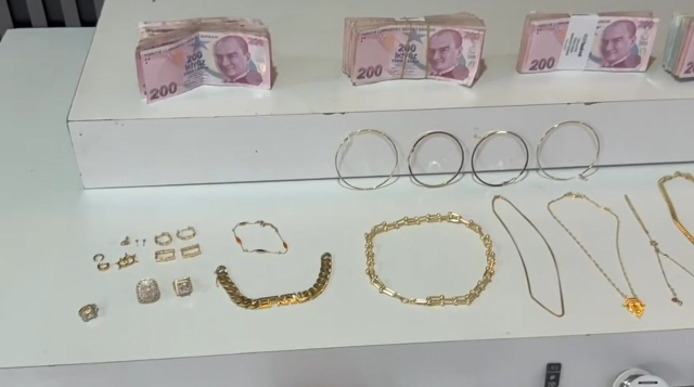 İstanbul'da güpegündüz ev soyan 3 kadın yakalandı; 238 suç kaydı çıktı