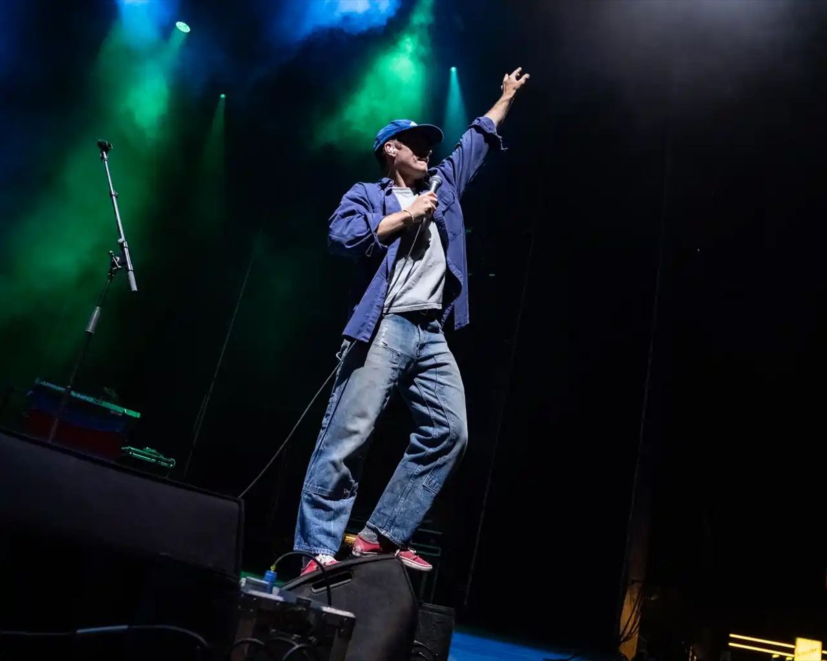 Mac DeMarco İstanbul\'da Performans Sergiledi
