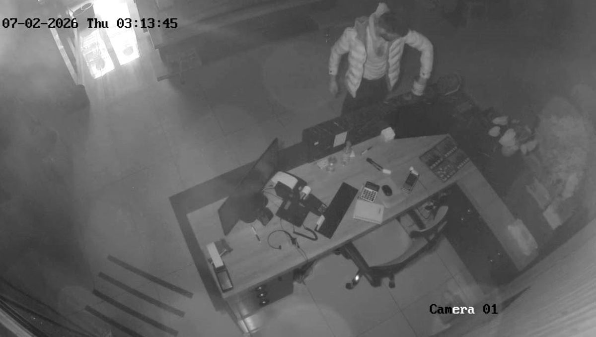 DMD hastası çocuğun yardım kumbarasını çalan hırsız kamerada