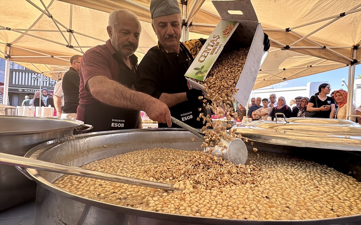 Kırşehir\'de Aşure Dağıtımı Yapıldı