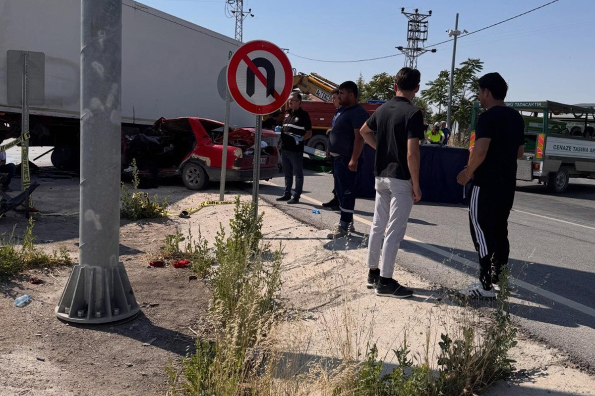 Çumra\'da tır ile otomobil çarpıştı: 2 ölü, 2 yaralı
