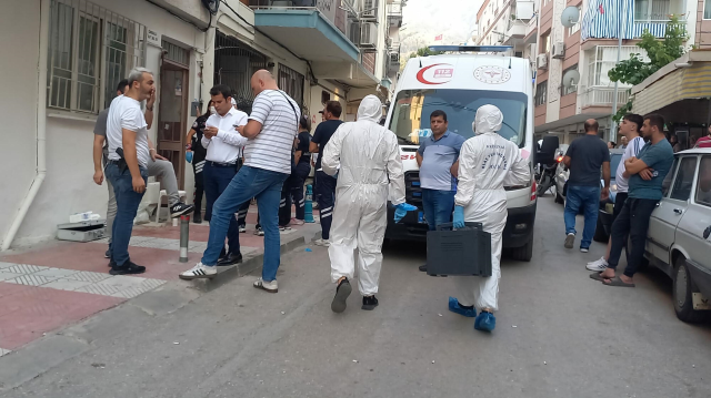 Manisa'da kötü koku gelen evde, kardeşinin cesediyle 2 gün yaşamış