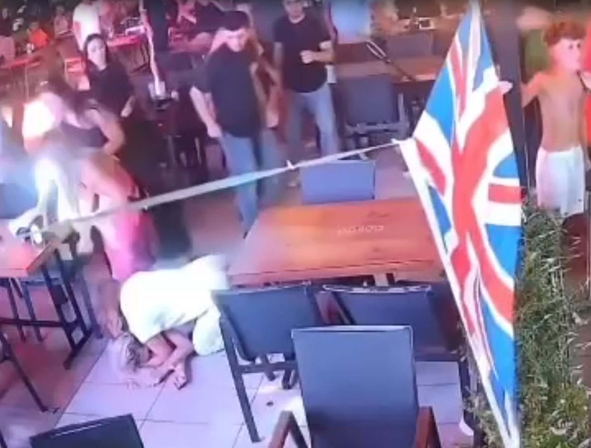 Marmaris\'te İngiliz Çift Restoranda Kavga Etti