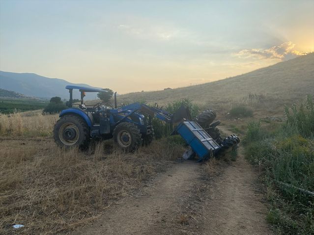 Ödemiş’te Devrilen Traktörde Genç Sürücü Yaralandı
