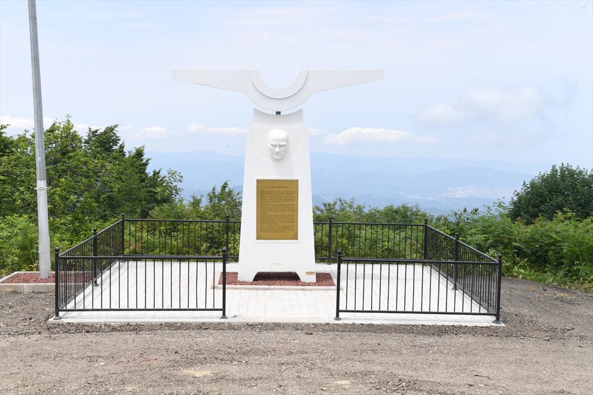 1958\'deki uçak şehitleri için anıt açıldı