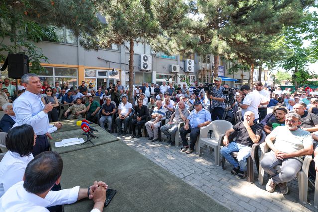 Özgür Özel Esnafın Sorunlarını Dinledi