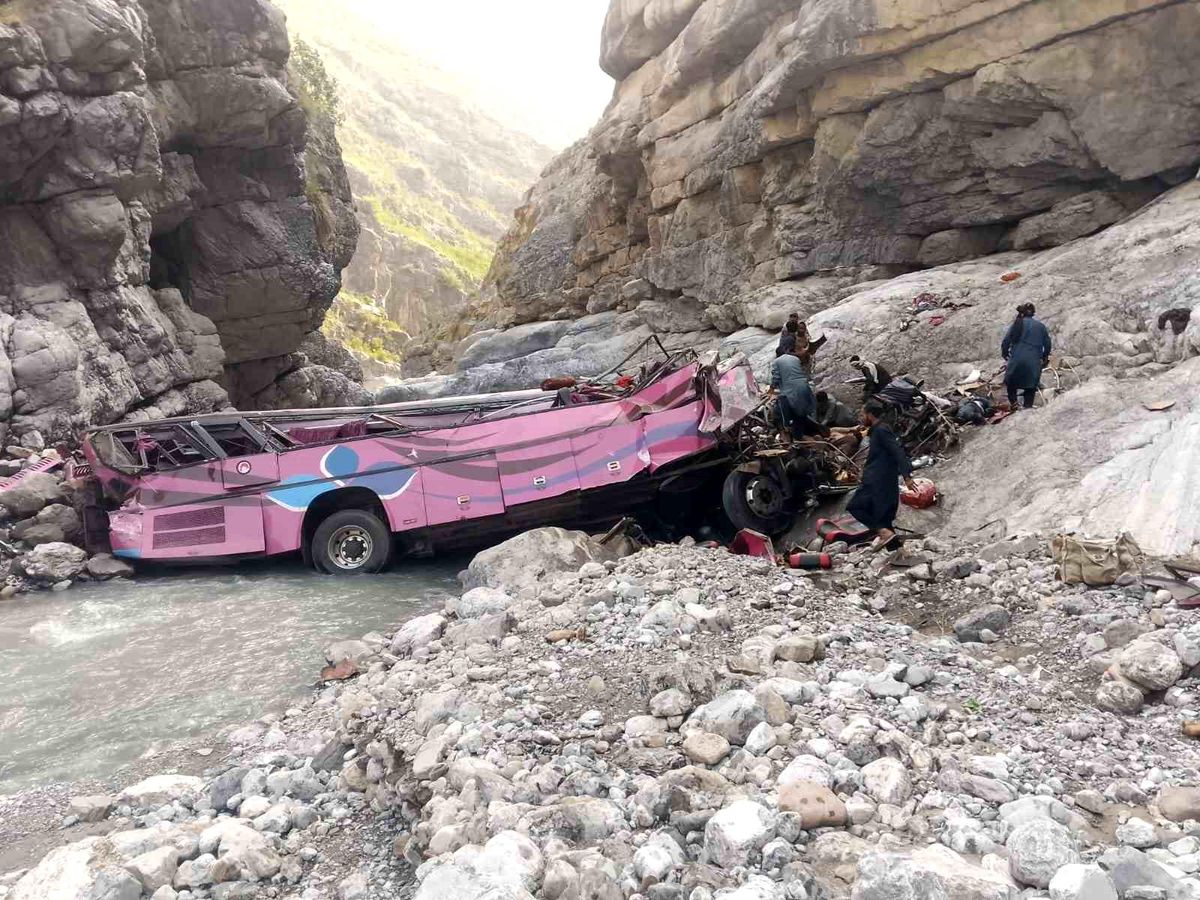 Pakistan\'da Otobüs Felaketi: 40 Ölü