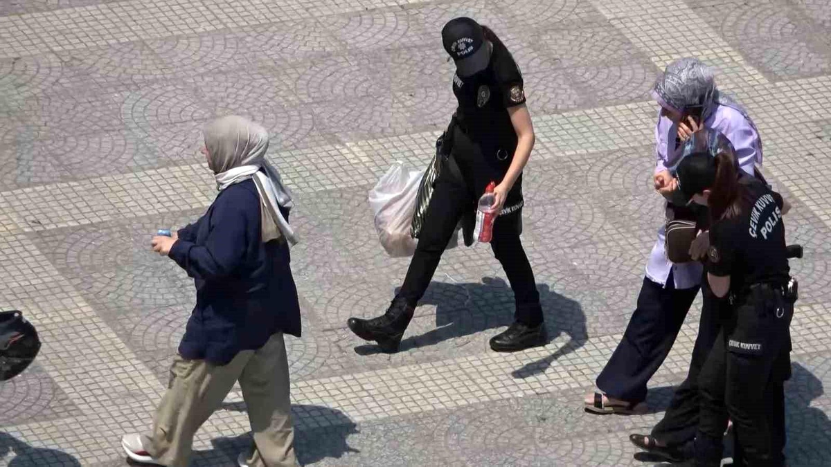 Samsun\'da Sıcak Çarpmasından Kadın Yere Düştü