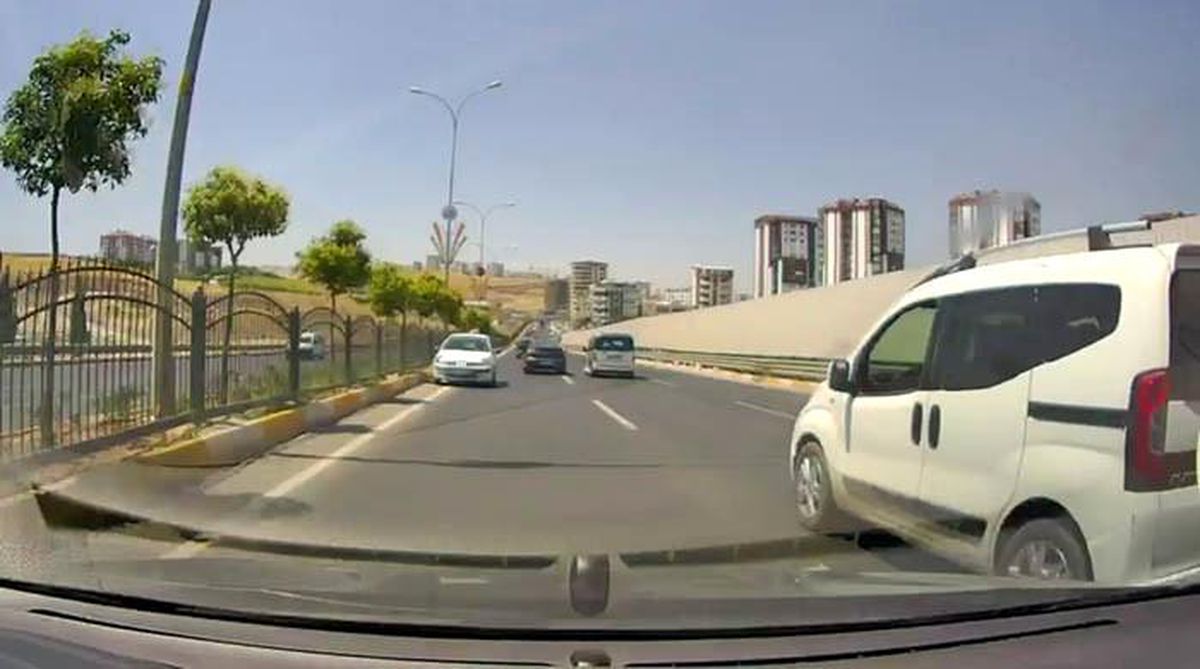 Ters Yolda Tehlike Saçan Sürücü
