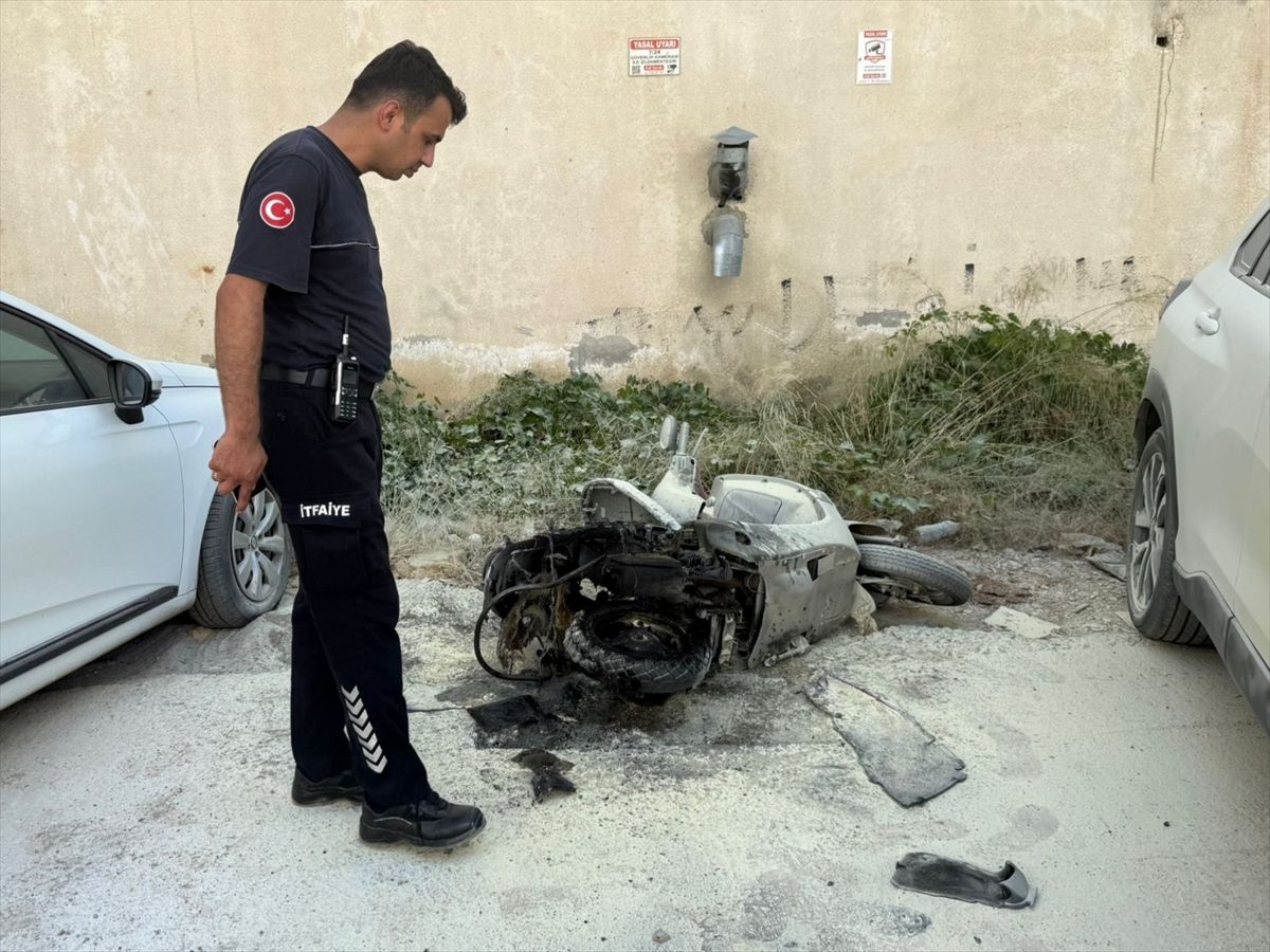 Antalya\'da Motosiklet Yangını: Sürücü Yaralandı